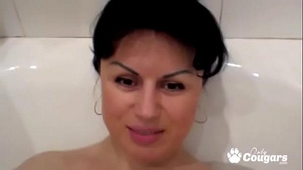 Chubby Mature Amateur Playing In The Tub