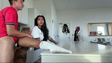 MI ESPOSA NO ME DEJA IRME A TRABAJAR HASTA QUE ME CORRIDO DENTRO DE SU CULO- YASMINA KHAN