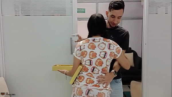 MILF culona es follada por la polla de su vecino para quitarle la calentura – CREAMPIE SDPRODUCCIONES