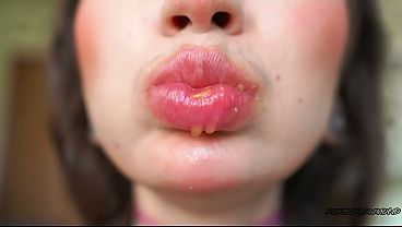 Sweet mouth game juicy lips and sticky saliva